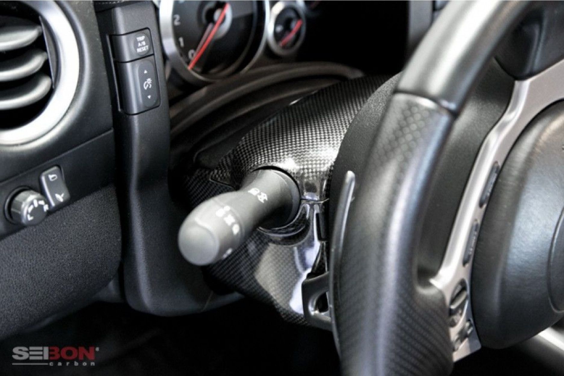 Seibon Carbon für Nissan R35 GT-R 2009-2014 Verkleidung für Lenkrad - Turbologic